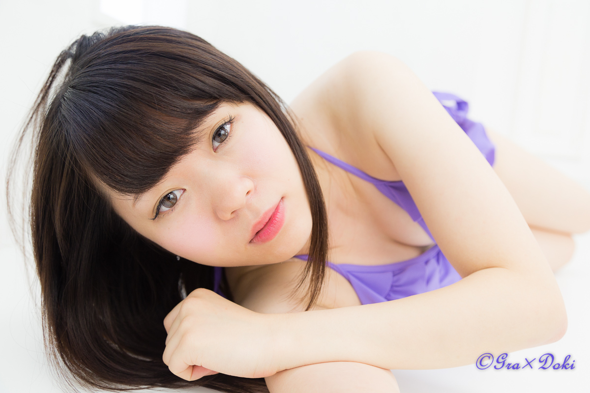 新垣由奈さん水着グラビア