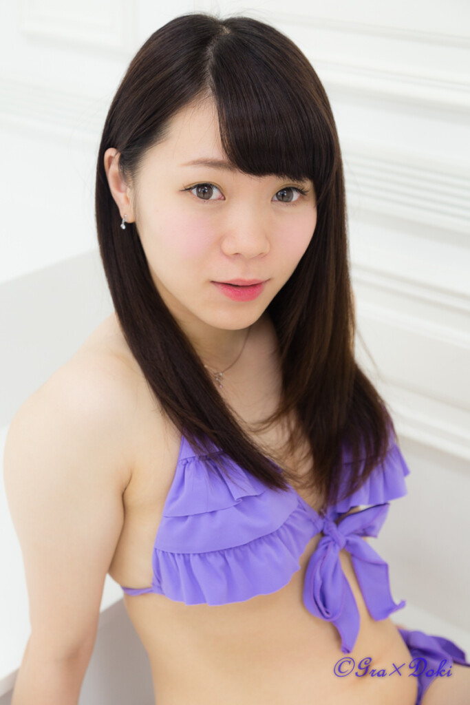 新垣由奈さん水着ポートレート