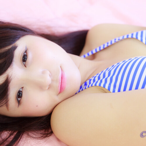 武井絵里子さん水着グラビア