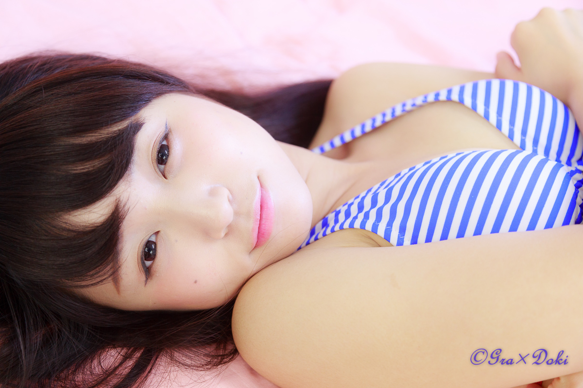 武井絵里子さん水着グラビア