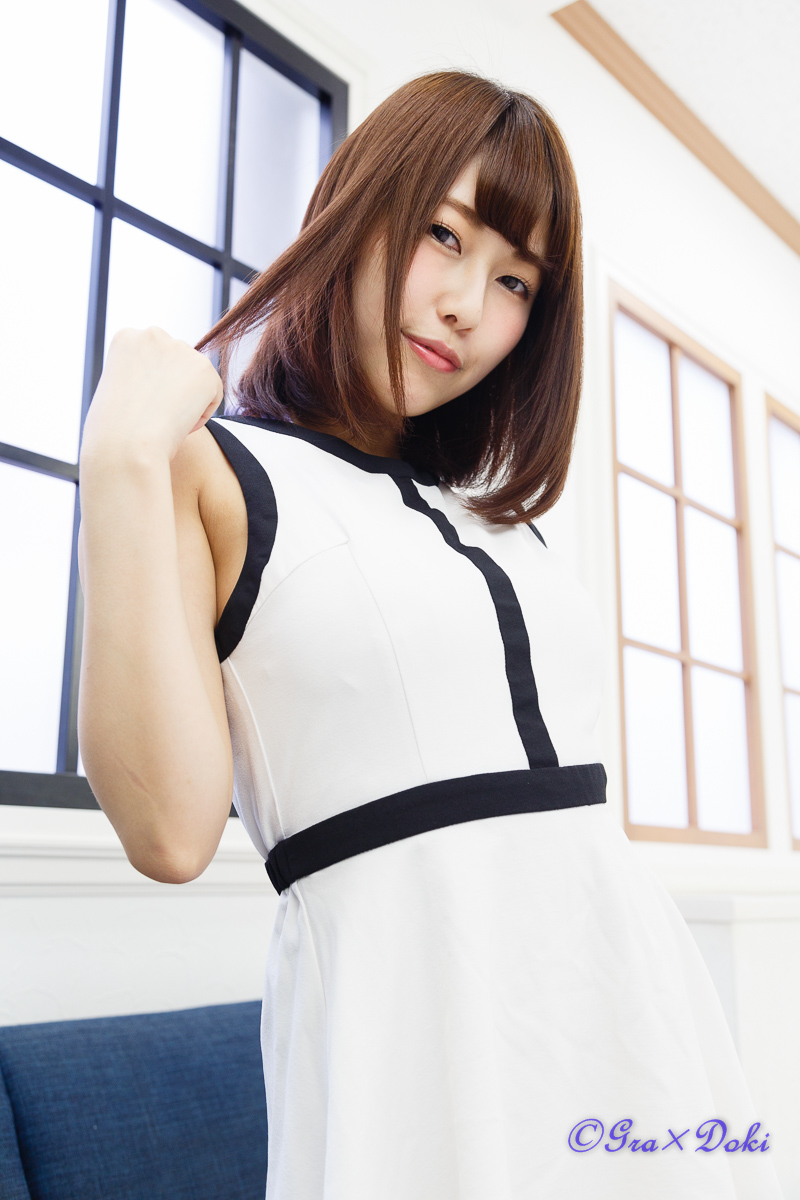 倉田夏希さん私服ポートレート