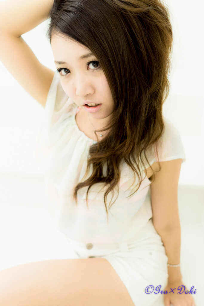 橘エリさん私服ポートレート