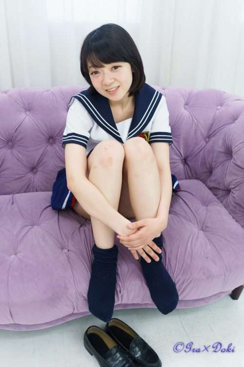 布村杏 制服コスプレ