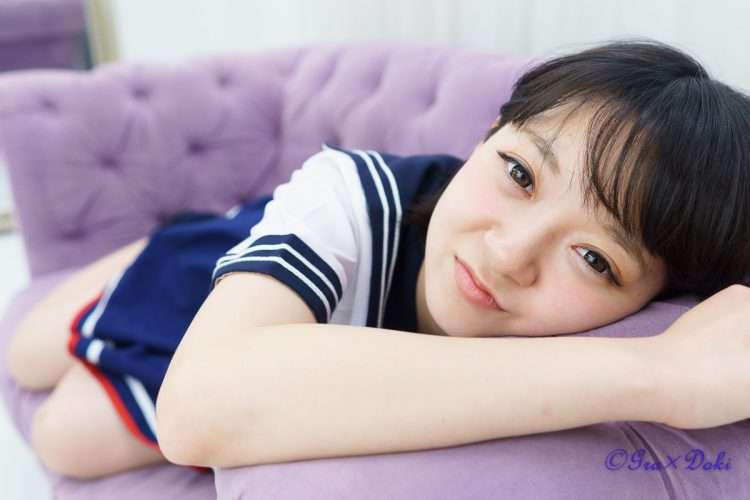 布村杏 制服コスプレ