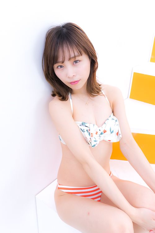 酒井穂乃香 水着ポートレート