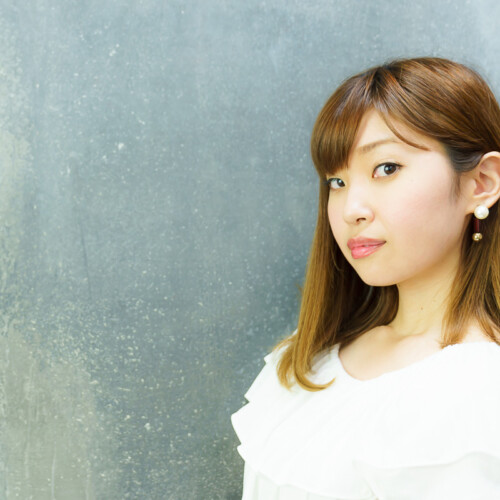 佐野礼奈私服ポートレート