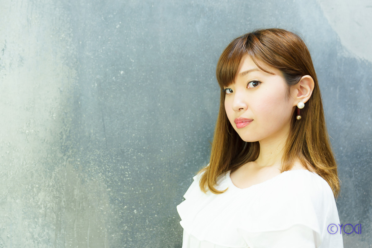 佐野礼奈私服ポートレート