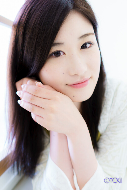 おの舞美私服ポートレート