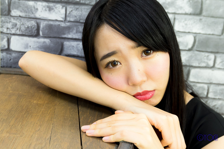 桑名利瑠私服ポートレート