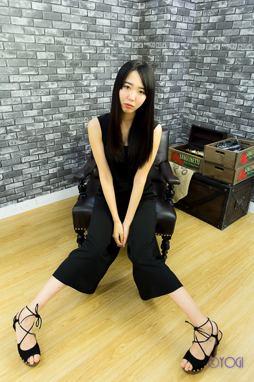 桑名利瑠私服ポートレート