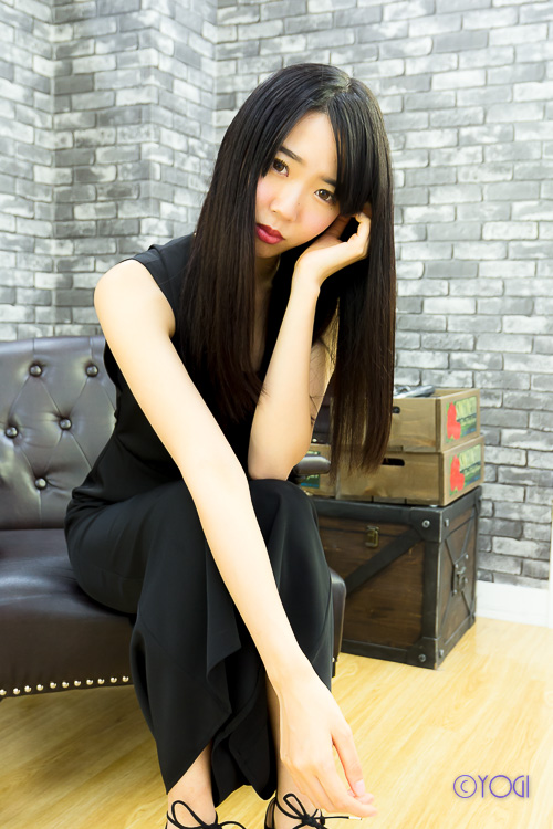 桑名利瑠私服ポートレート