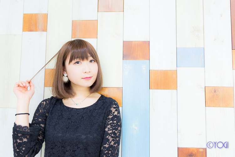 小川まみ私服ポートレート