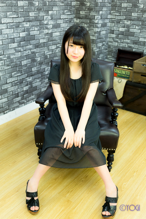 白咲桃 私服ポートレート