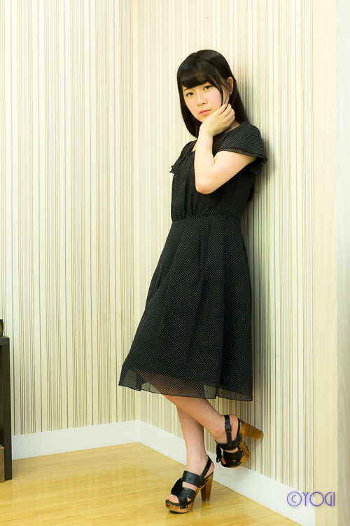 白咲桃 私服ポートレート