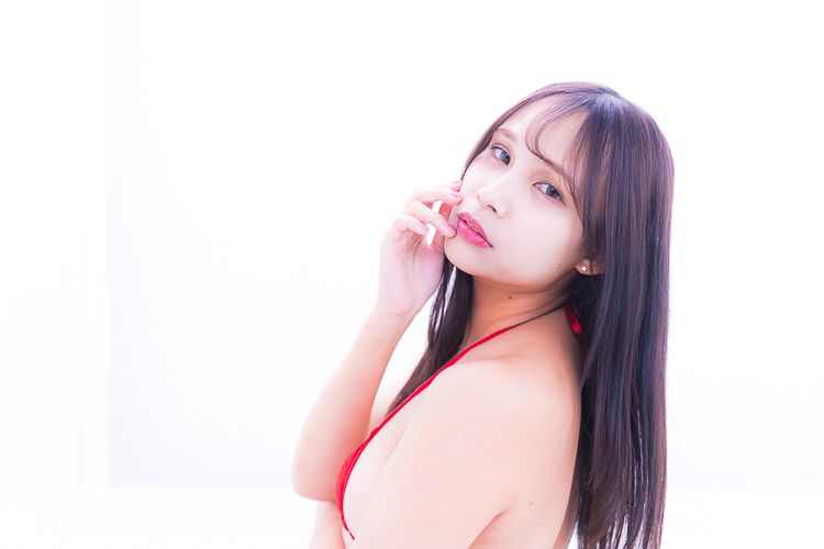 佐藤莉依 水着ポートレート