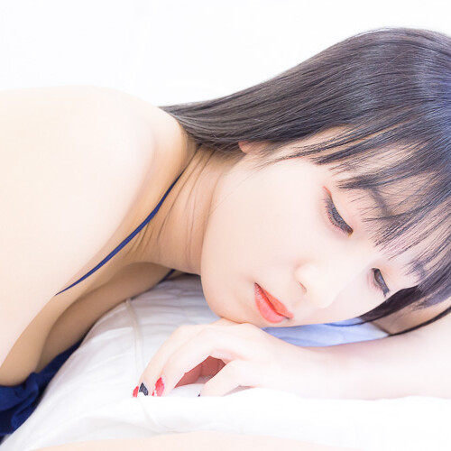 瑠川らら 水着ポートレート