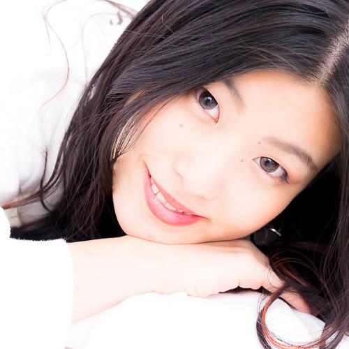 里田茜 私服ポートレート