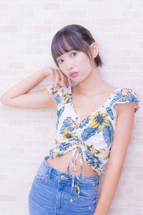 潮見凪紗 私服ポートレート