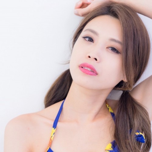 鳴成美鈴水着ポートレート
