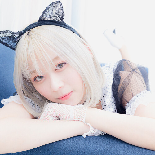 INA 私服ポートレート
