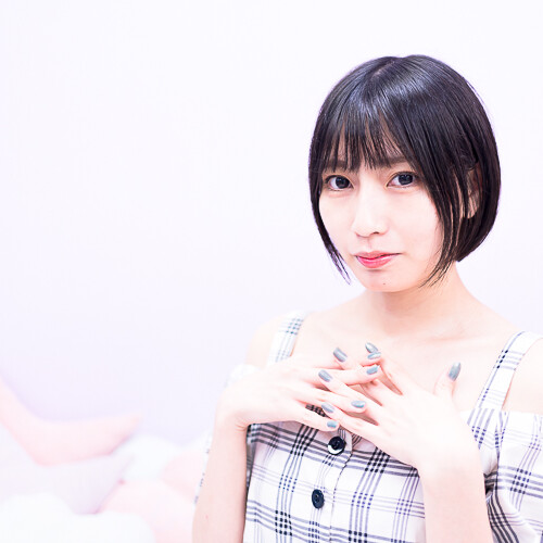 彼方玲,私服ポートレート