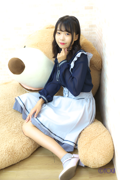 霜月あお 私服ポートレート