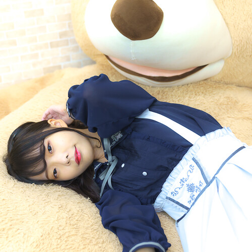 霜月あお 私服ポートレート