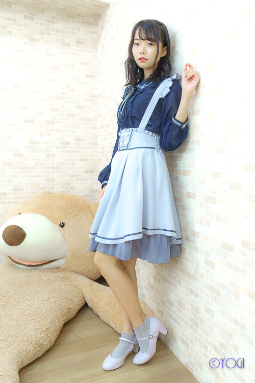 霜月あお 私服ポートレート
