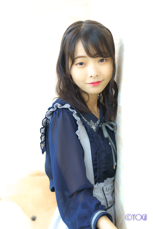 霜月あお 私服ポートレート