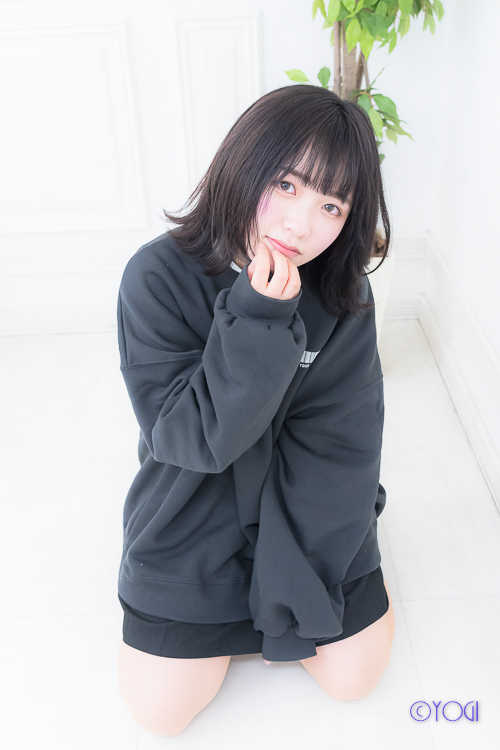 久遠璃羽 私服ポートレート