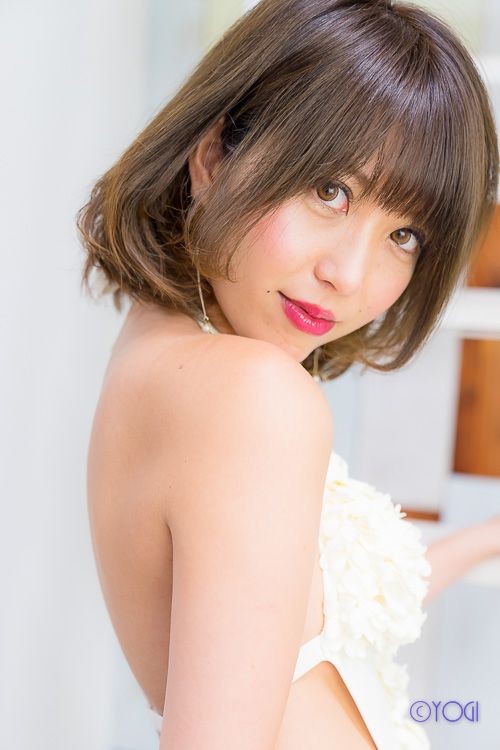 岸谷知果 水着ポートレート