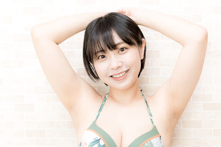 岡里捺李 水着ポートレート