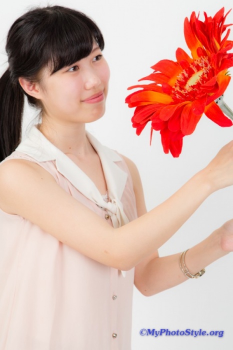 片瀬成美私服ポートレート
